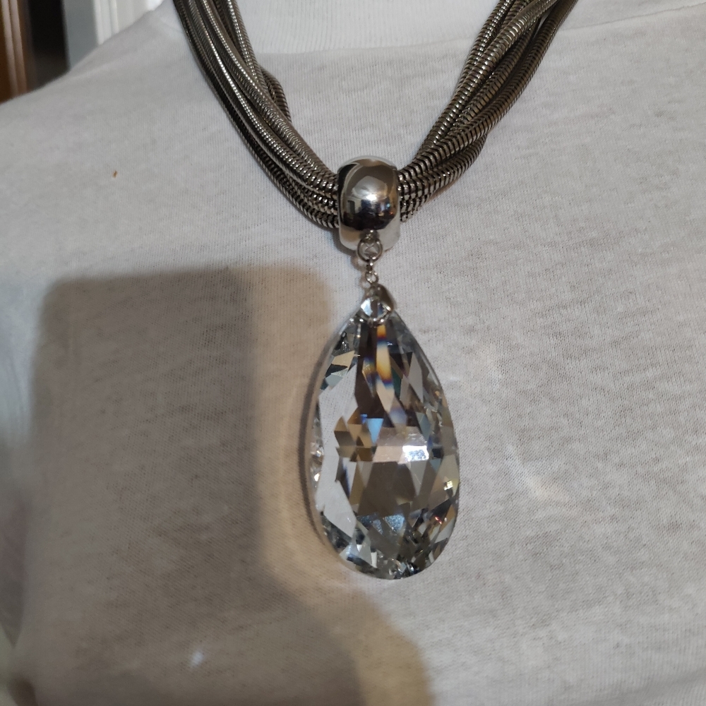 Necklace and earring set